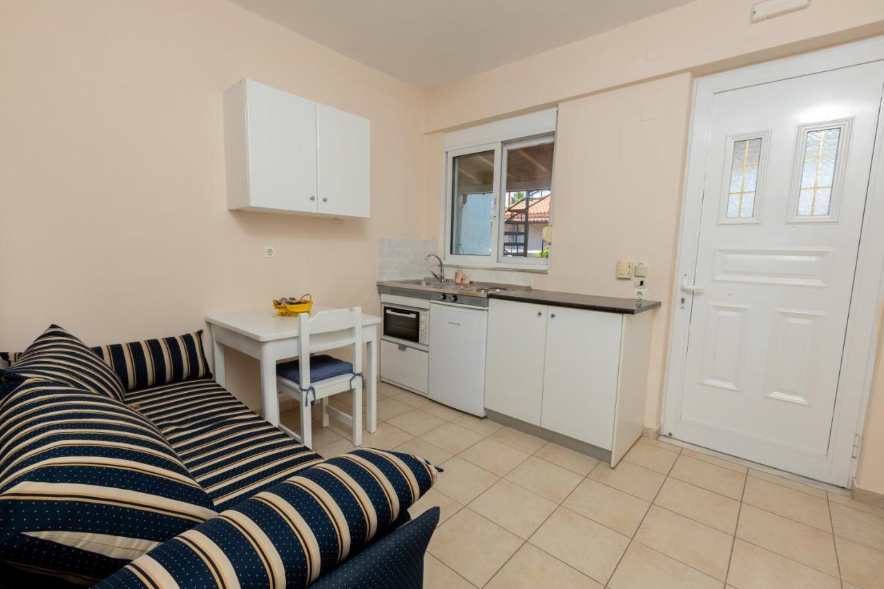 Αnastasia Apartments Mavrovoúnion Екстериор снимка