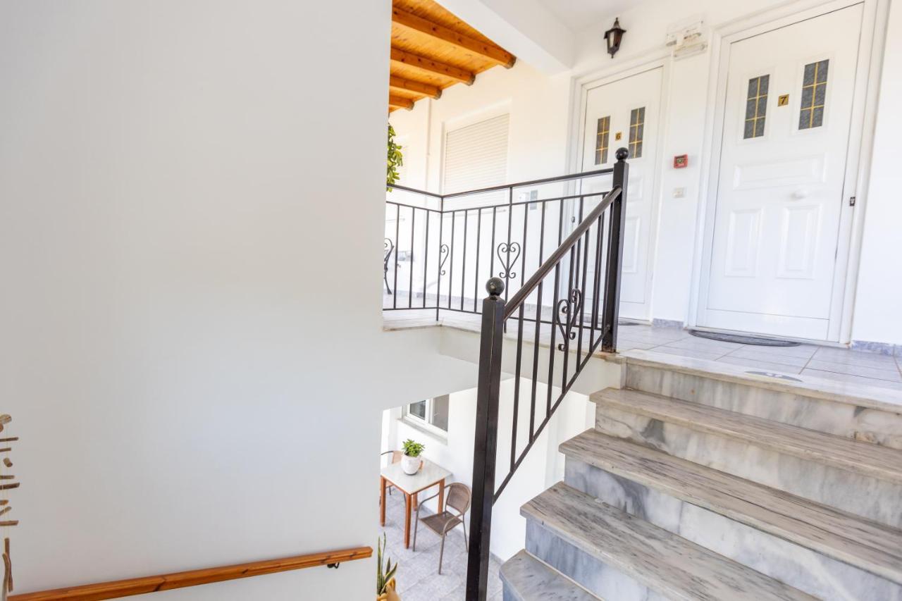 Αnastasia Apartments Mavrovoúnion Екстериор снимка