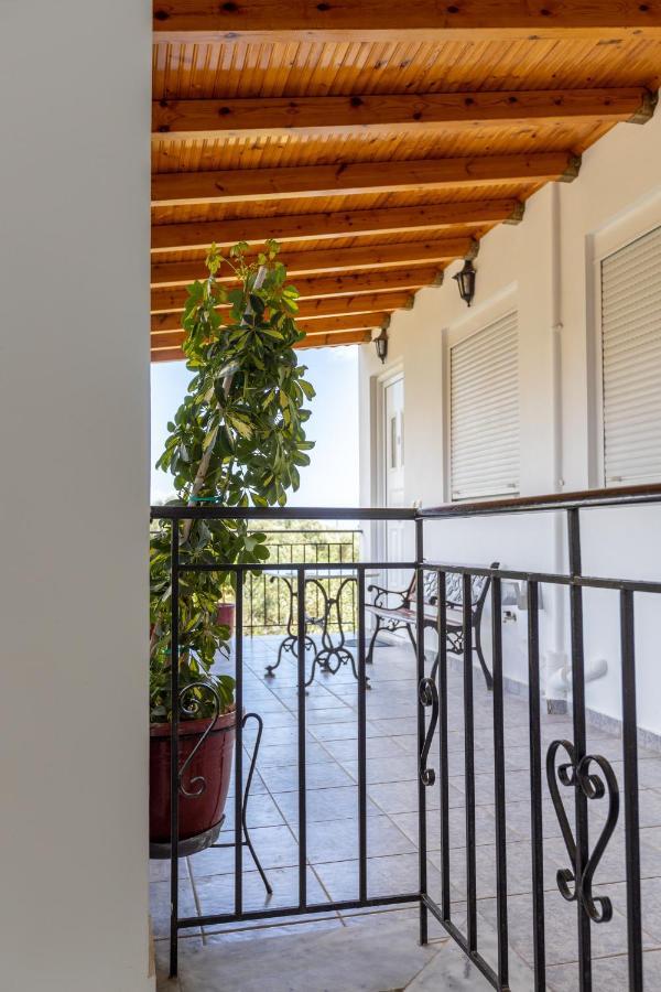 Αnastasia Apartments Mavrovoúnion Екстериор снимка