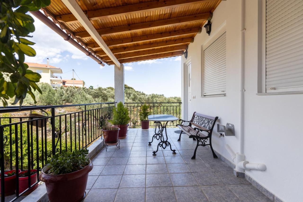 Αnastasia Apartments Mavrovoúnion Екстериор снимка