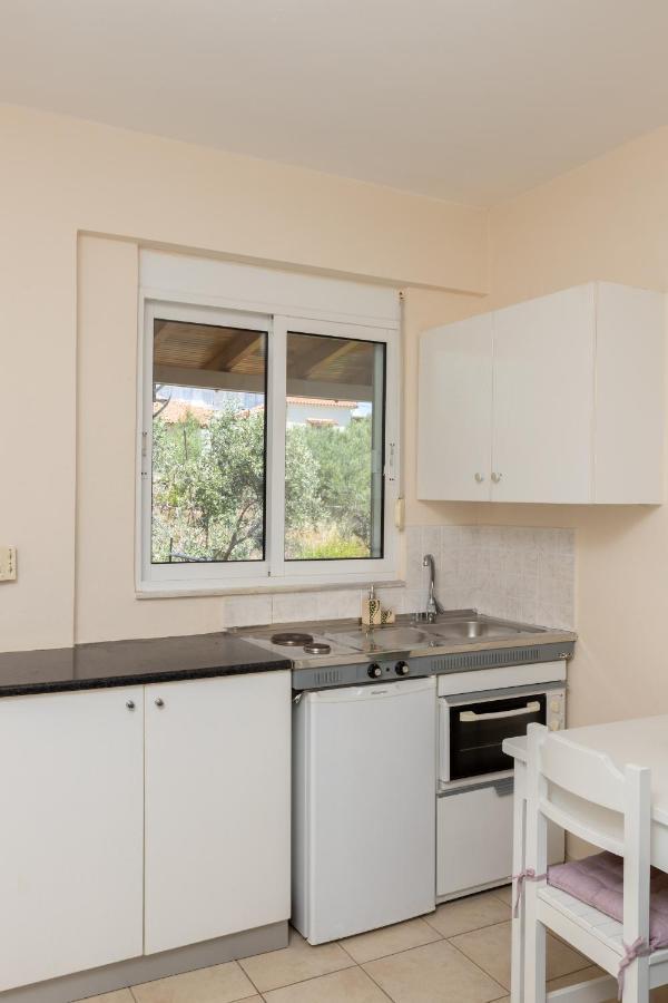 Αnastasia Apartments Mavrovoúnion Екстериор снимка
