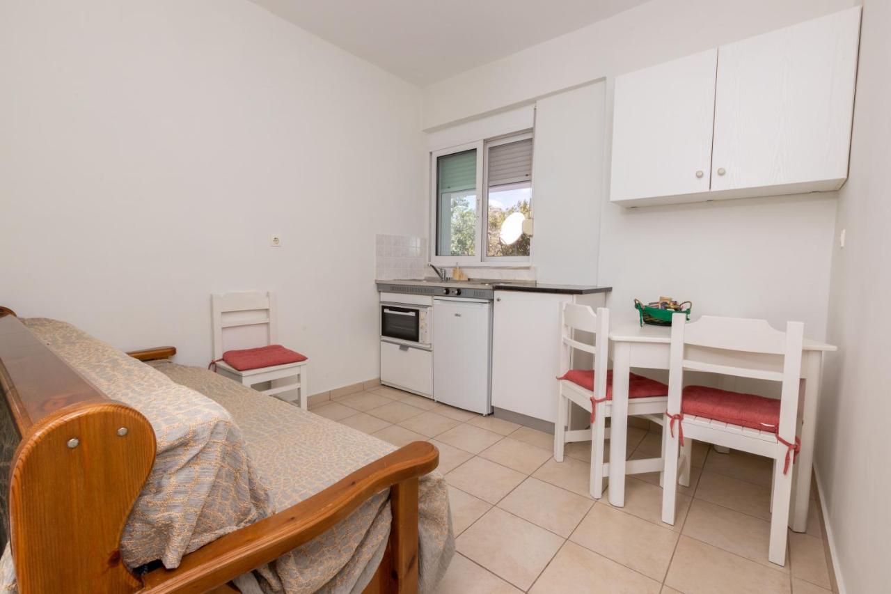 Αnastasia Apartments Mavrovoúnion Екстериор снимка