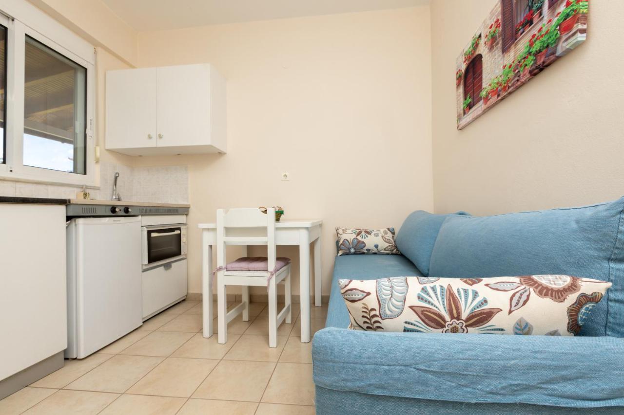 Αnastasia Apartments Mavrovoúnion Екстериор снимка