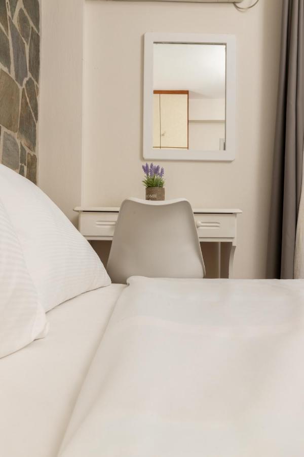 Αnastasia Apartments Mavrovoúnion Екстериор снимка