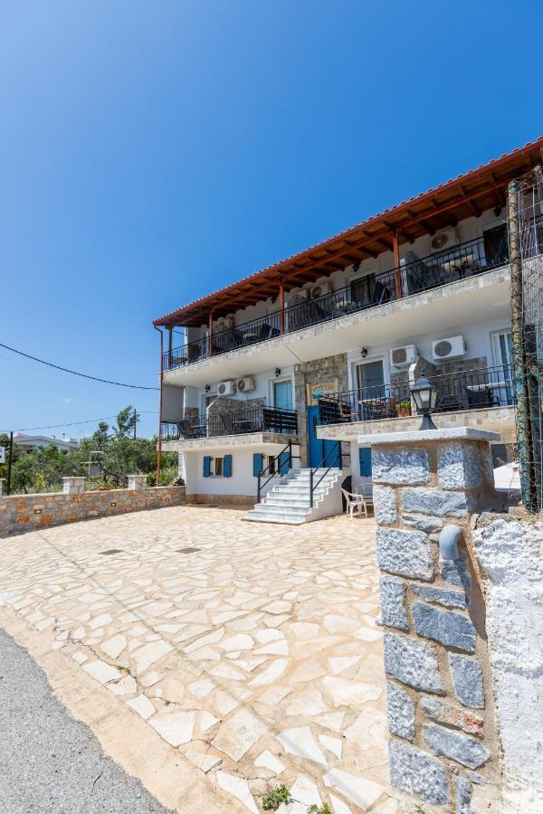 Αnastasia Apartments Mavrovoúnion Екстериор снимка