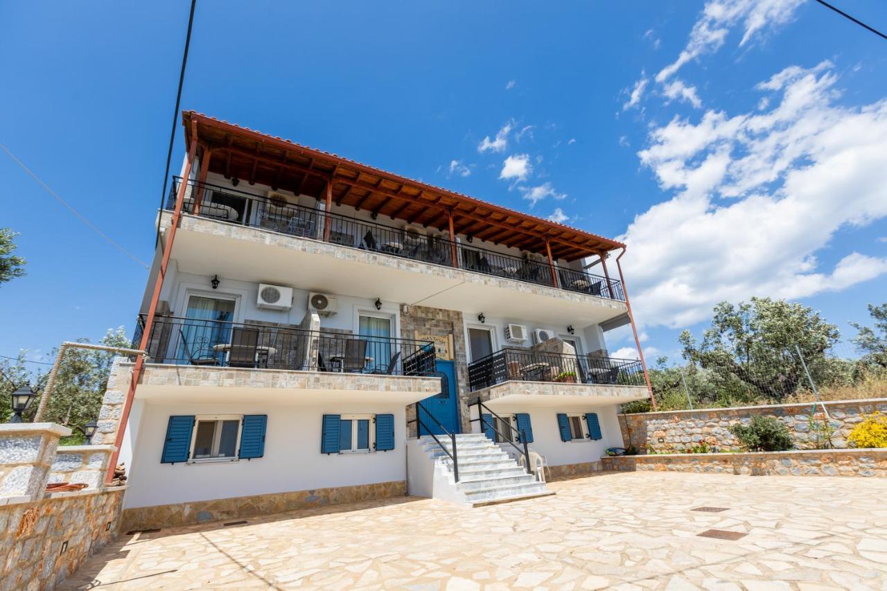 Αnastasia Apartments Mavrovoúnion Екстериор снимка