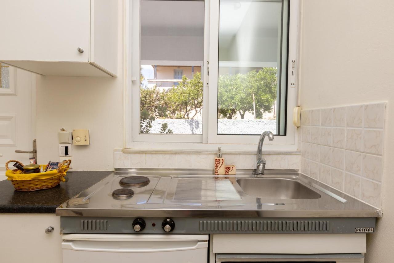 Αnastasia Apartments Mavrovoúnion Екстериор снимка