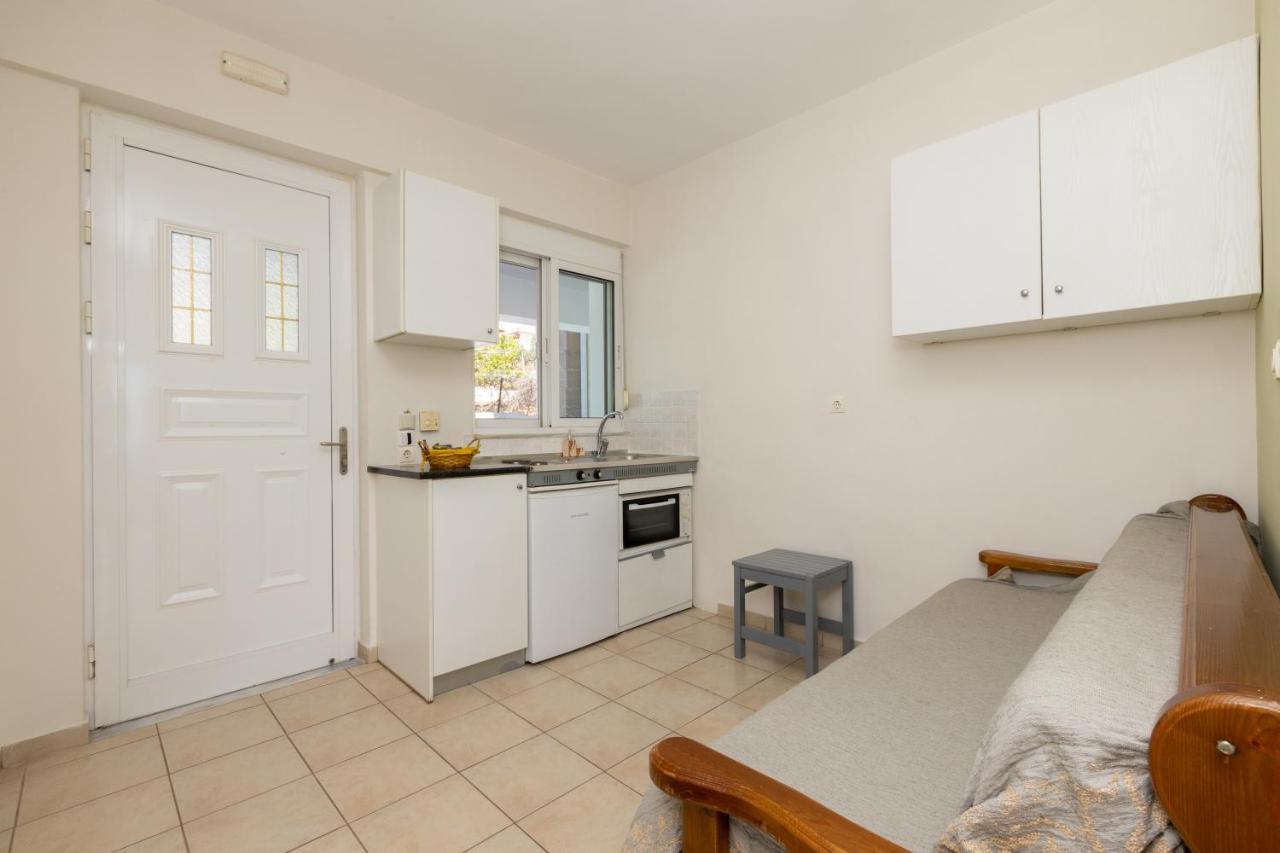 Αnastasia Apartments Mavrovoúnion Екстериор снимка